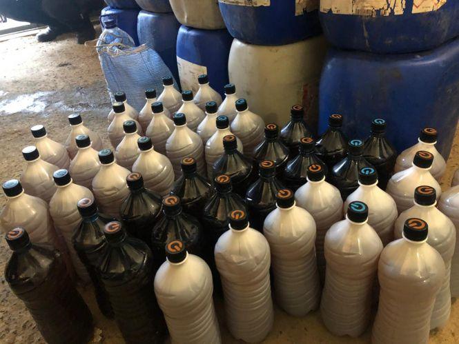 На хмельницькому ринку продавали фальсифікат під виглядом віскі та коньяку (ФОТО), фото №2 на сайті vsim.ua