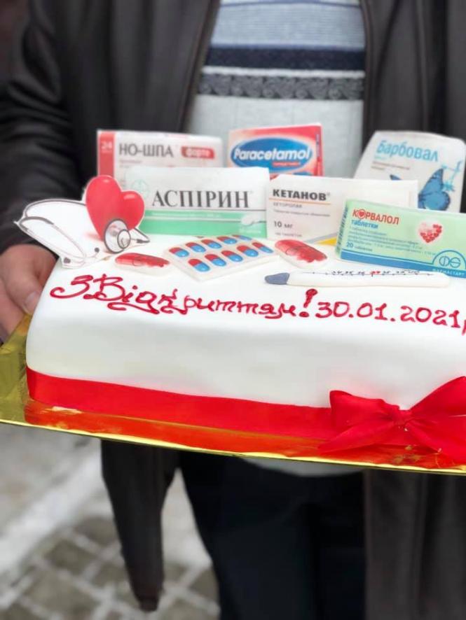 Возможно, это изображение (торт та текст)