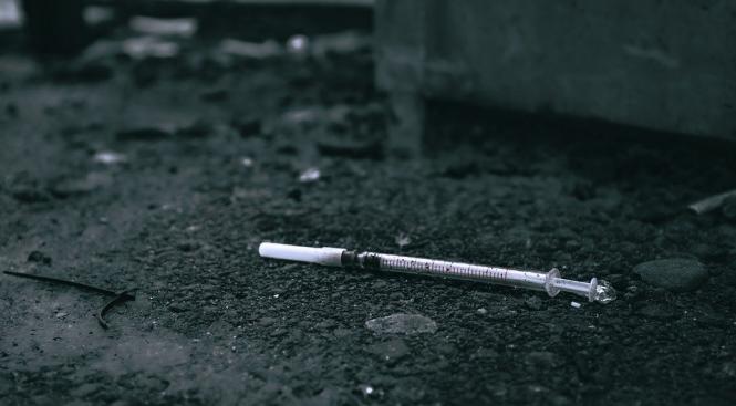 Новини Хмельницького - фото з “Перший шприц дав мій хлопець”. Відверті історії наркозалежних хмельничан Инъекция, Игла, Наркомания, Болезнь, Наркоманы, Опасно