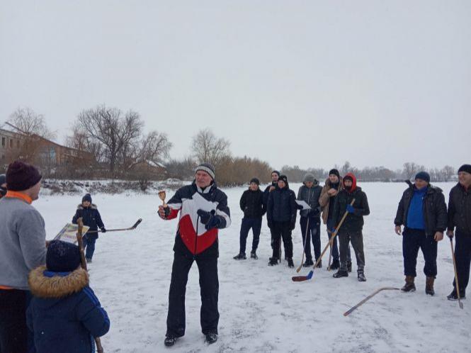 Новини Козятина - фото з У Самгородку грали у хокей на льоду. Хто переміг? У Самгородку грали у хокей на льоду. Хто переміг?, фото №2 на сайті 20minut.ua