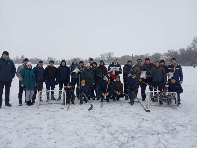 Новини Козятина - фото з У Самгородку грали у хокей на льоду. Хто переміг? У Самгородку грали у хокей на льоду. Хто переміг?, фото №4 на сайті 20minut.ua