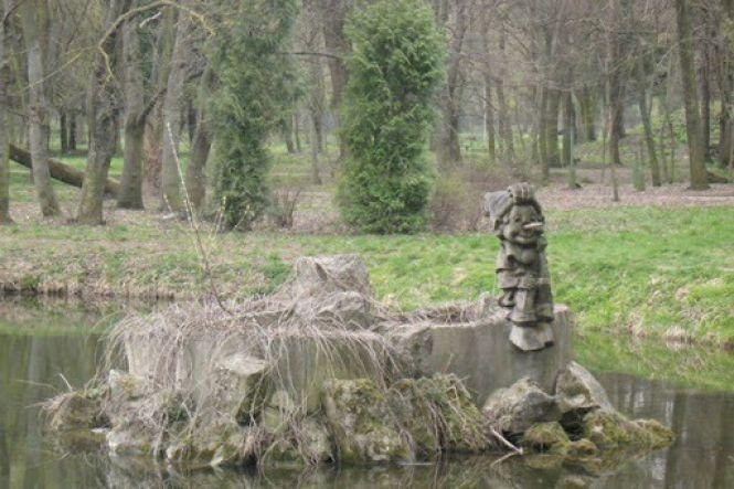 Новини Тернополя - фото з Буратіно, Змій Горинич, 33 богатирі. Дерев'яні скульптури з парку  Буратіно, Змій Горинич, 33 богатирі. Дерев'яні скульптури з парку