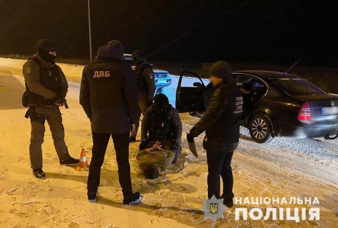Затримали ватажка банди наркодилерів, яка постачала амфетамін на Хмельниччину (ФОТО, ВІДЕО), фото №4 на сайті vsim.ua