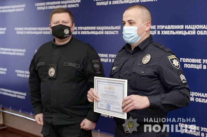 Новини Хмельницького - фото з У Хмельницькому нагородили полісменів за порятунок жінки, яку намагався вбити власний батько У Хмельницькому нагородили полісменів за порятунок жінки, яку намагався вбити власний батько, фото №2 на сайті vsim.ua