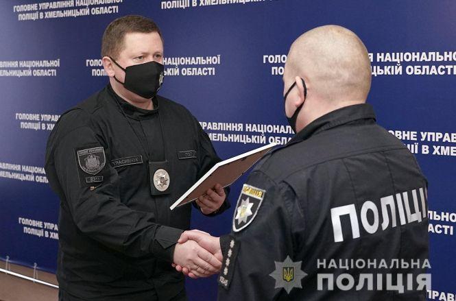 Новини Хмельницького - фото з У Хмельницькому нагородили полісменів за порятунок жінки, яку намагався вбити власний батько У Хмельницькому нагородили полісменів за порятунок жінки, яку намагався вбити власний батько, фото №1 на сайті vsim.ua