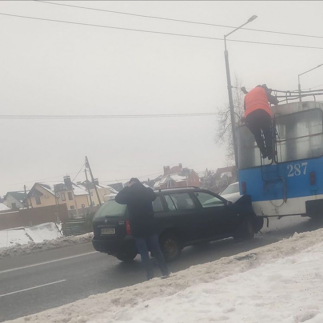В центре Винницы поломка троллейбуса привела к большому затору 2 a345b75478a4b15bf1497ae777a027aca830c918