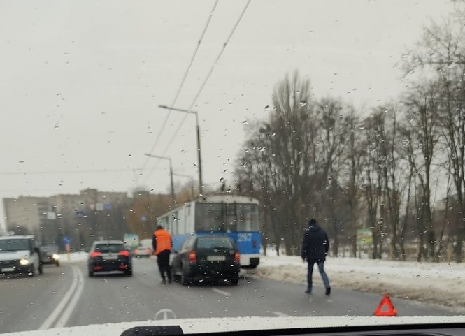 В центре Винницы поломка троллейбуса привела к большому затору 3 b08dba01306b8dca95722597282403c42949be73