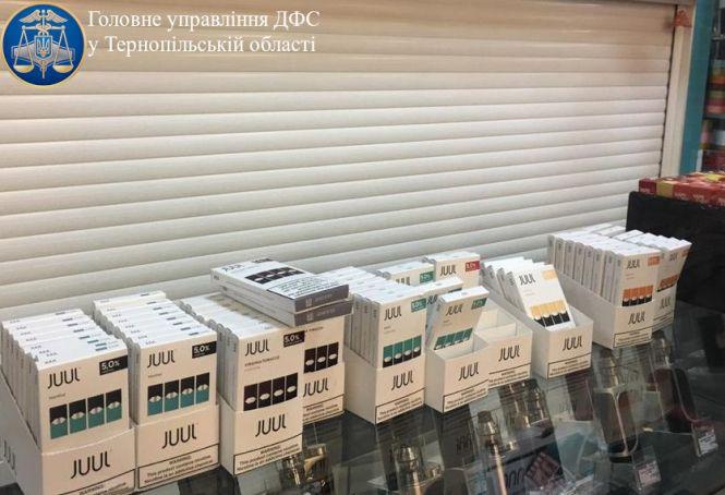 Новини Тернополя - фото з У Тернополі незаконно продавали рідини для елетронних сигарет. Що загрожує порушникам У Тернополі незаконно продавали рідини для елетронних сигарет. Що загрожує порушникам, фото №1 на сайті 20minut.ua
