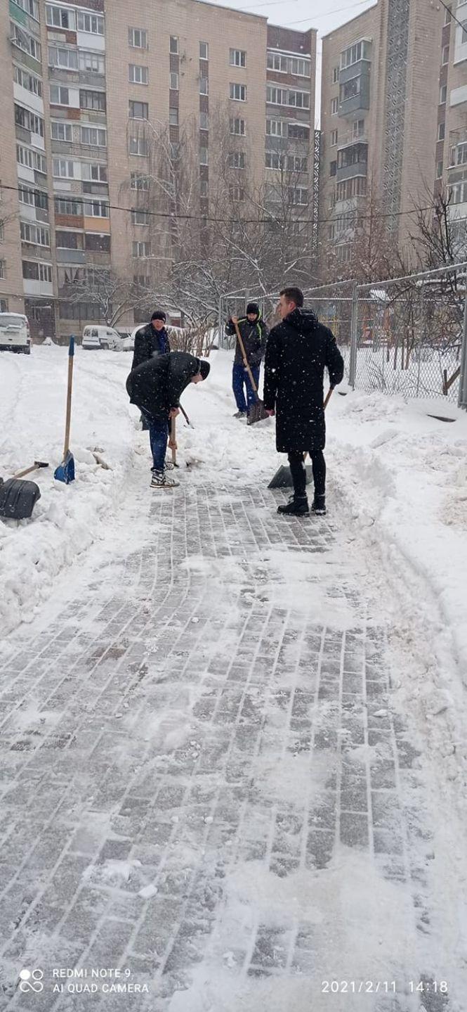 Шуфля челендж. Тернополяни розповіли, чому допомагають комунальникам прибирати сніг, фото №6 на сайті 20minut.ua
