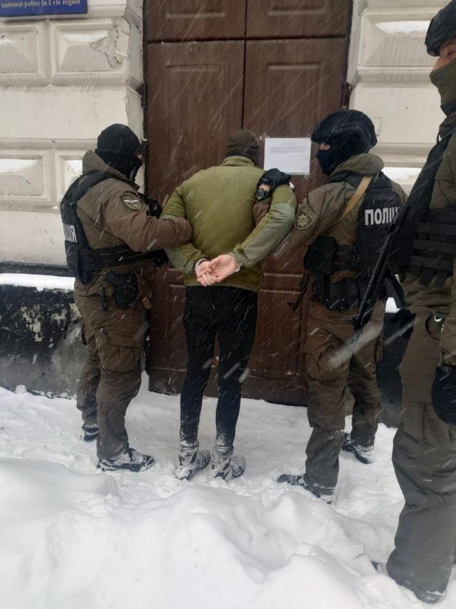 Новини Хмельницького - фото з Хлопці з Хмельниччини познущались над пам’ятником Бандері у Львові. Що їм загрожує Хлопці з Хмельниччини познущались над пам’ятником Бандері у Львові. Що їм загрожує, фото №4 на сайті vsim.ua