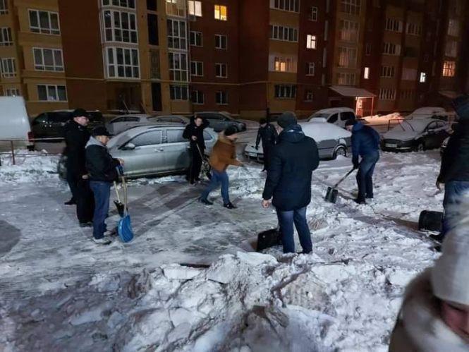 Шуфля челендж. Тернополяни розповіли, чому допомагають комунальникам прибирати сніг, фото №5 на сайті 20minut.ua