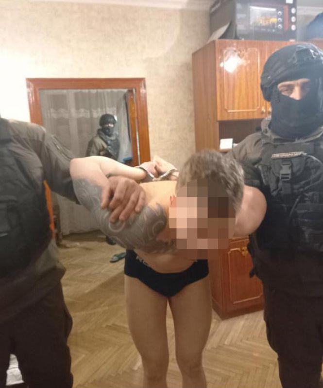 Новини Хмельницького - фото з Хлопці з Хмельниччини познущались над пам’ятником Бандері у Львові. Що їм загрожує Хлопці з Хмельниччини познущались над пам’ятником Бандері у Львові. Що їм загрожує, фото №2 на сайті vsim.ua