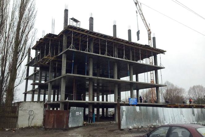 Новини Хмельницького - фото з Чому досі не знесли базу відпочинку «Ультрасервісу» на Південному Бузі Хмельницька влада попросила допомоги у боротьбі із скандальним будівництвом