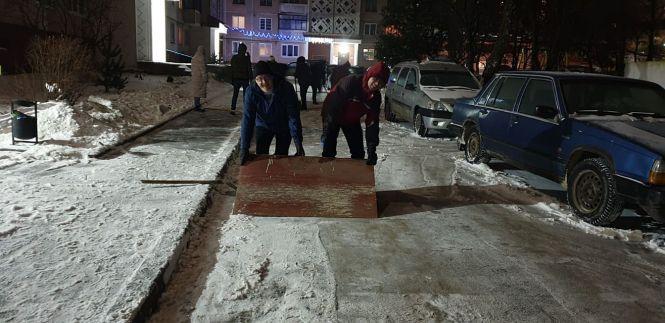 Шуфля челендж. Тернополяни розповіли, чому допомагають комунальникам прибирати сніг, фото №7 на сайті 20minut.ua