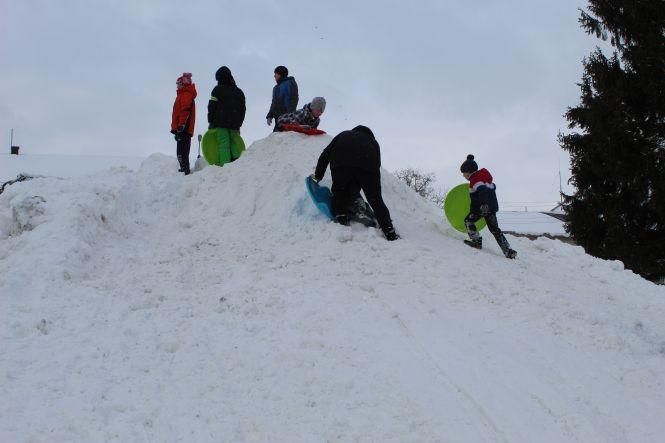 Новини Козятина - фото з Сніжна зима подарувала козятинським дітям класну гірку Сніжна зима подарувала козятинським дітям класну гірку, фото №4 на сайті 20minut.ua