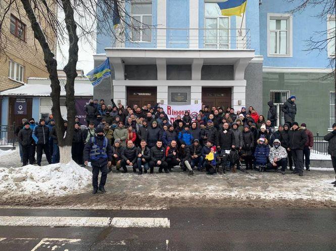 Новини Вінниці - фото з З прапорами та гучними сигналами: як у Вінниці протестували проти нового законопроекту З прапорами та гучними сигналами: як у Вінниці протестували проти нового законопроекту, фото №3 на сайті 20minut.ua