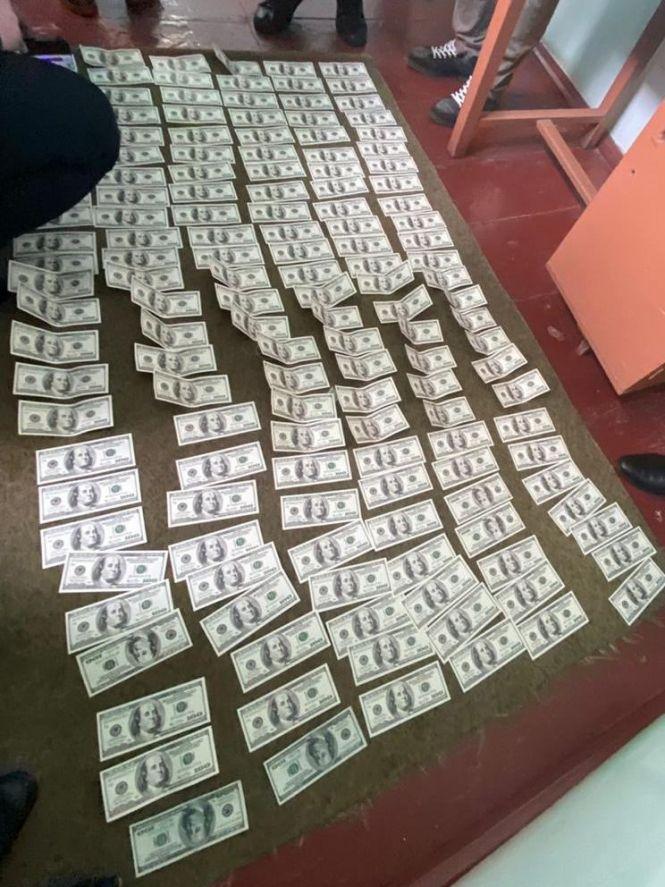 На Хмельниччині за доларовий хабар судитимуть колишнього сільського голову, фото №1 на сайті vsim.ua