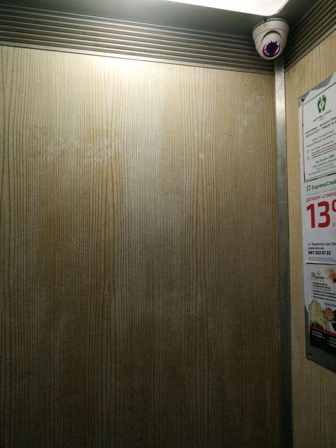 Новини Тернополя - фото з У деякі страшно заходити! Як виглядають ліфти у різних багатоповерхівках Тернополя – ми перевірили У деякі страшно заходити! Як виглядають ліфти у різних багатоповерхівках Тернополя – ми перевірили, фото №3 на сайті 20minut.ua