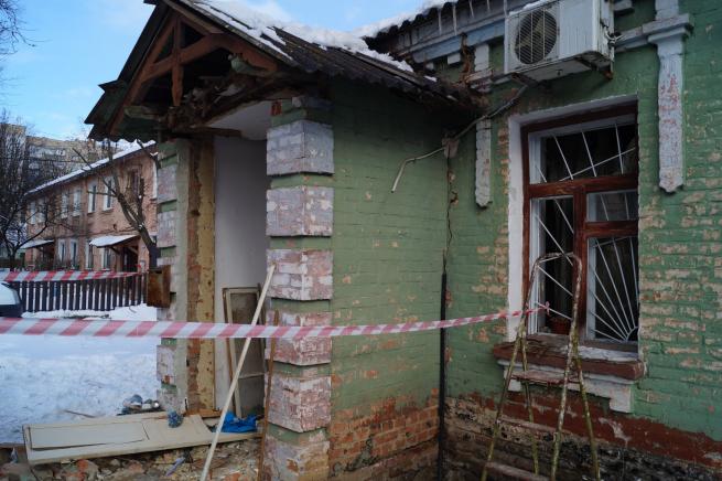 Новини Вінниці - фото з Вибух газу на Довженка: господар запалив сірник і підірвав будинок на три квартири Возможно, это изображение (кирпичная стена та просто неба)