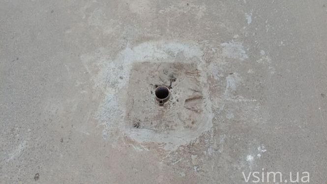 Новини Хмельницького - фото з Комунальники намагалися обмежити проїзд через будинок на проспекті Миру: чим все закінчилося (ФОТО)