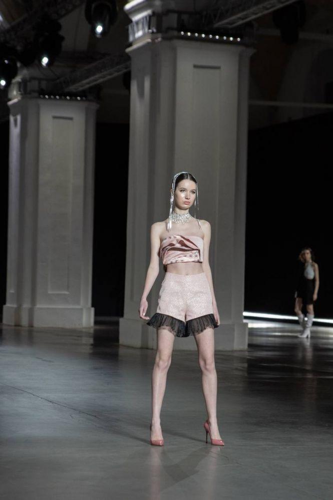 Новини Тернополя - фото з 16-річна дизайнерка зі Зборова створила власну лінію одягу, її вже побачили на Ukrainian Fashion Week 16-річна дизайнерка зі Зборова створила власну лінію одягу, її вже побачили на Ukrainian Fashion Week, фото №1 на сайті 20minut.ua