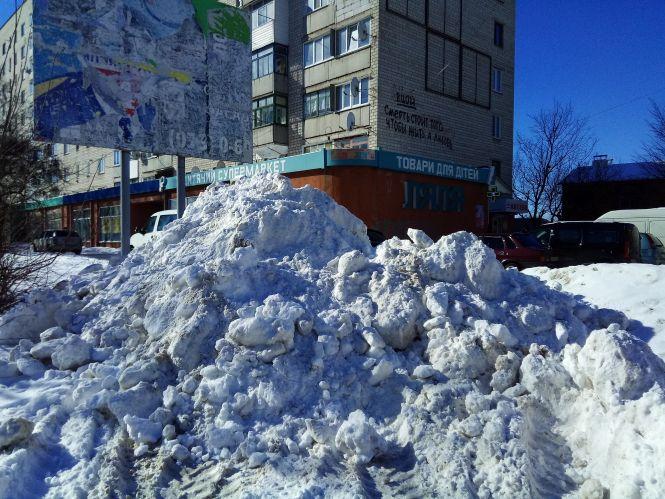 Новини Козятина - фото з Ще дві сніжні гірки виросли у центрі міста Ще дві сніжні гірки виросли у центрі міста, фото №3 на сайті 20minut.ua