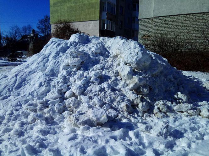 Новини Козятина - фото з Ще дві сніжні гірки виросли у центрі міста Ще дві сніжні гірки виросли у центрі міста, фото №1 на сайті 20minut.ua