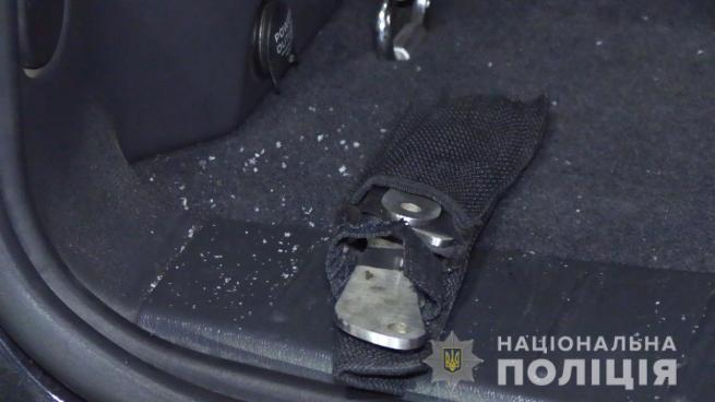 Новини Вінниці - фото з У Немирові зупинили Volkswagen з револьвером, глушником та битою в салоні У Немирові зупинили Volkswagen з револьвером, глушником та битою в салоні, фото №3 на сайті 20minut.ua