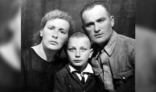 Новини Вінниці - фото з Володимир Висоцький на канікулах у Гайсині. Фото зірок, чиє дитинство проходило на Вінниччині Володимир Висоцький на канікулах у Гайсині. Фото зірок, чиє дитинство проходило на Вінниччині, фото №10 на сайті 20minut.ua