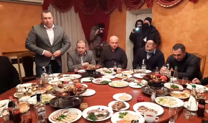 Новини Вінниці - фото з П’янка в дитячому таборі та погрози обшуками: як керівник поліції області Іщенко потрапив в зашквар П’янка в дитячому таборі та погрози обшуками: як керівник поліції області Іщенко потрапив в зашквар, фото №2 на сайті 20minut.ua