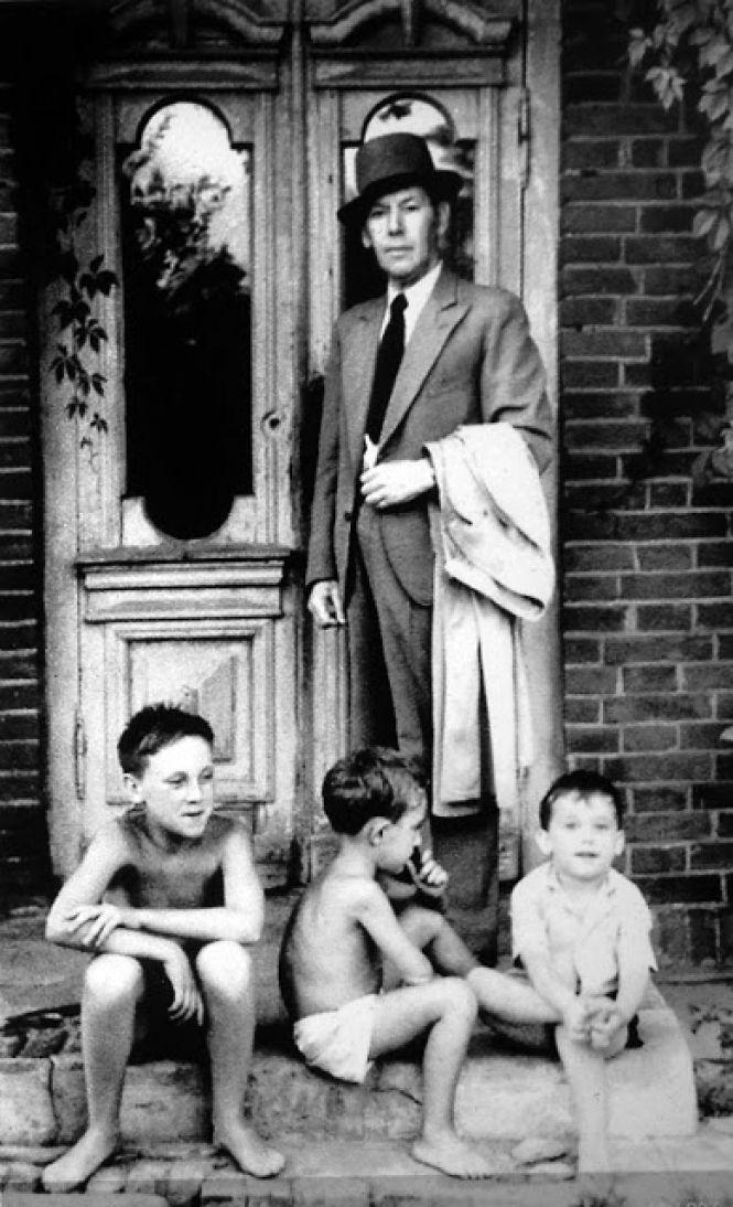 Новини Вінниці - фото з Володимир Висоцький на канікулах у Гайсині. Фото зірок, чиє дитинство проходило на Вінниччині Володимир Висоцький на канікулах у Гайсині. Фото зірок, чиє дитинство проходило на Вінниччині, фото №2 на сайті 20minut.ua