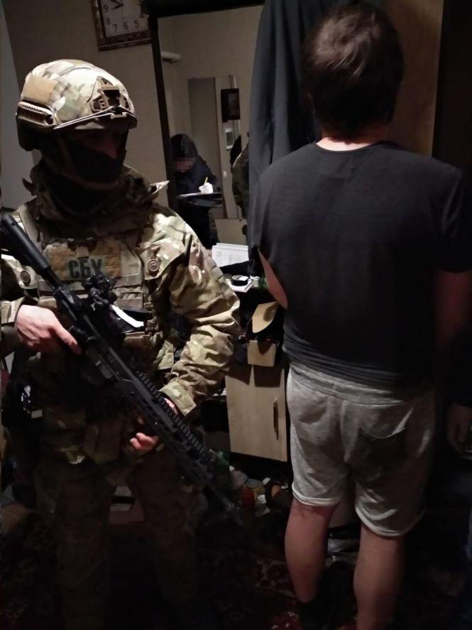 На Житомирщині СБУ затримала дилерів, які щомісяця відправляли до 200 «посилок» із наркотиками на півмільйона гривень, фото №4 на сайті 20minut.ua