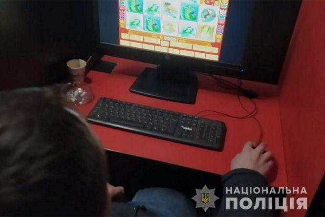 На Хмельниччині викрили підпільний гральний зал (ФОТО), фото №2 на сайті vsim.ua