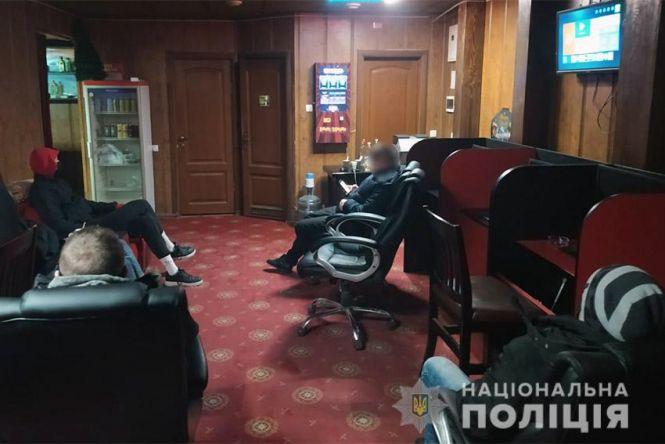 На Хмельниччині викрили підпільний гральний зал (ФОТО), фото №1 на сайті vsim.ua