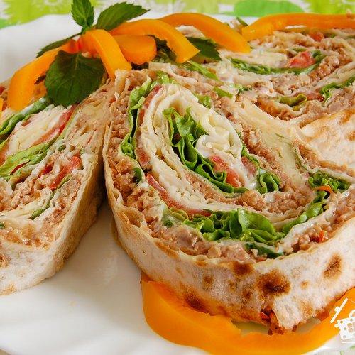 Новини Тернополя - фото з Закуски з лаваша: три смачних рецепти Закуска з лаваша м'ясна / фото Gotovim-doma