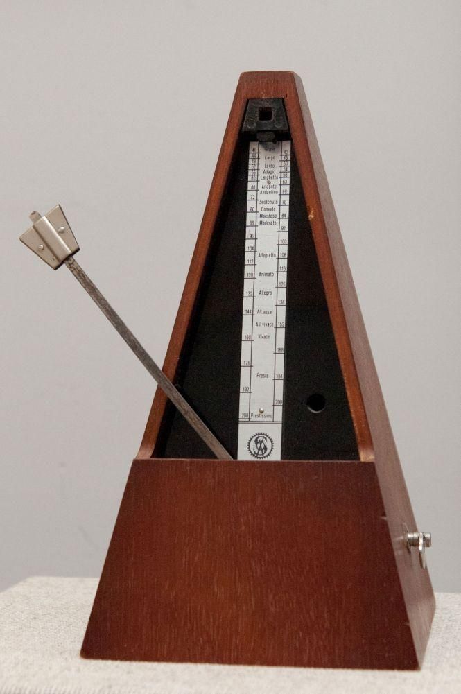 Новини Вінниці - фото з У краєзнавчому музеї відкрили виставку годинників. Що цікавого побачать відвідувачі? У краєзнавчому музеї відкрили виставку годинників. Що цікавого побачать відвідувачі?, фото №4 на сайті 20minut.ua