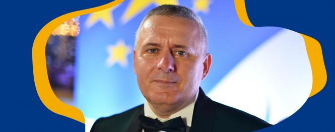 Новини Тернополя - фото з Пропоную зменшити кількість предметів. Учитель з Тернопільщини розповів, як консультує Зеленського Переможець Global Teacher Prize Ukraine Василь Дяків: «Вчитель — це особистість, патріот і новатор» — журнал | «Освіторія»