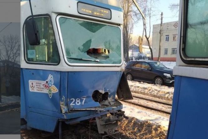 Новини Вінниці - фото з Шалені ціни, втрата на Сході та ДТП з трамваями: важливе за 23 лютого на 20minut.ua «Удар був дуже сильний». На Хмельницькому шосе зіткнулися два трамваї