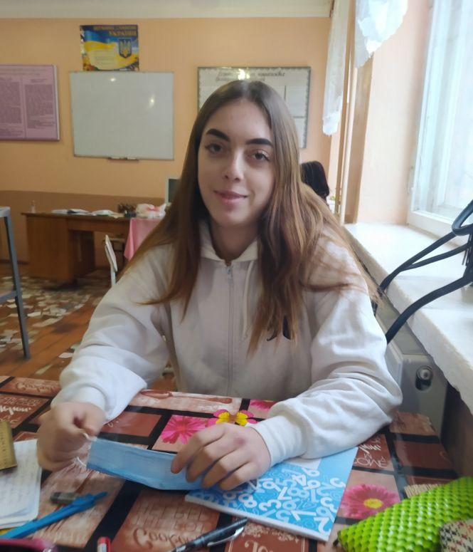 Новини Вінниці - фото з У Козятині під потяг потрапила 17-річна Діана Цимбарович. Родині потрібна допомога У Козятині під потяг потрапила 17-річна Діана Цимбарович. Родині потрібна допомога, фото №2 на сайті 20minut.ua