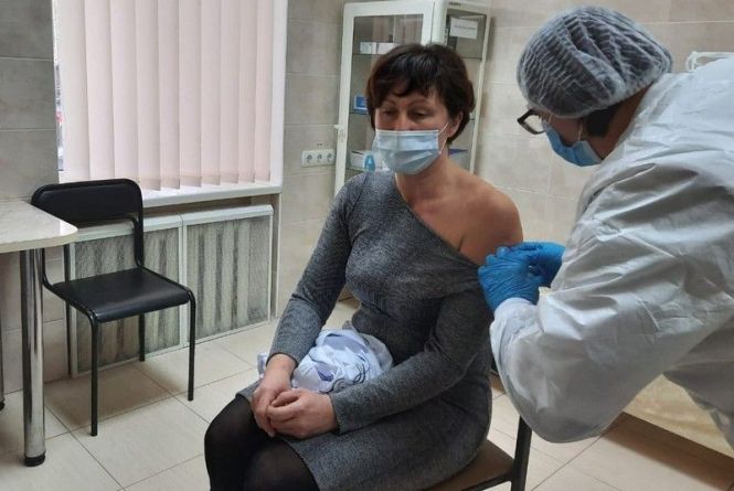 Новини Вінниці - фото з Вакцинація, історія пасічника та карантин у школі: важливе за 24 лютого на 20minut.ua Чи треба вакцинуватися тим, хто перехворів? Відповіді на важливі питання про COVID-щеплення