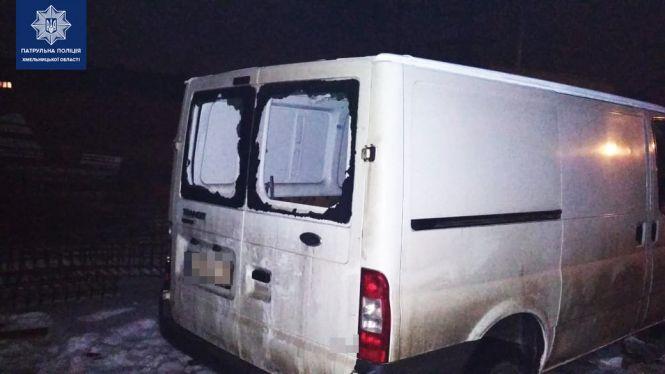 Новини Хмельницького - фото з Розбив скло в автівках. На Гречанах патрульні «на гарячому»  спіймали злодія Розбив скло в автівках. На Гречанах патрульні «на гарячому»  спіймали злодія, фото №1 на сайті vsim.ua