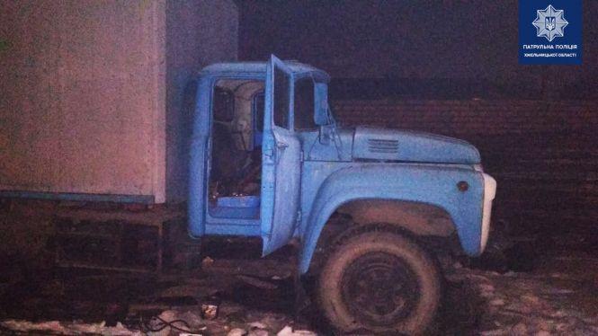 Новини Хмельницького - фото з Розбив скло в автівках. На Гречанах патрульні «на гарячому»  спіймали злодія Розбив скло в автівках. На Гречанах патрульні «на гарячому»  спіймали злодія, фото №2 на сайті vsim.ua