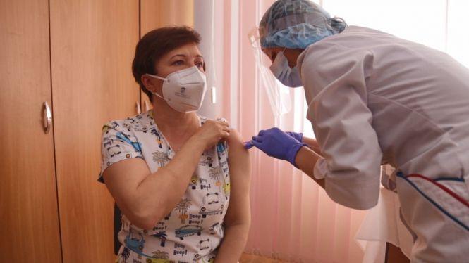 Новини Тернополя - фото з Я вже вакцинувалася: Ольга Дивоняк – перша лікарка в області, яку щепили від COVID. Як усе минуло? Я вже вакцинувалася: Ольга Дивоняк – перша лікарка в області, яку щепили від COVID. Як усе минуло?, фото №2 на сайті 20minut.ua