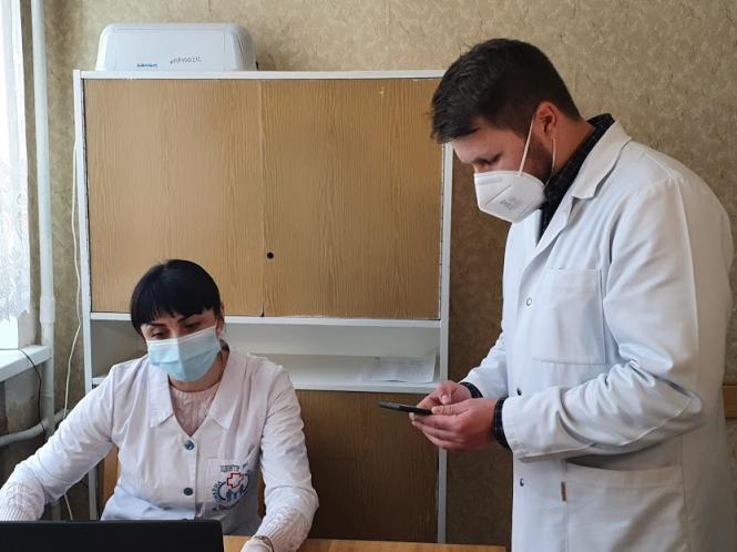 Першу вакцинацію від COVID-19 провели у Хмельницькому, фото №1 на сайті vsim.ua