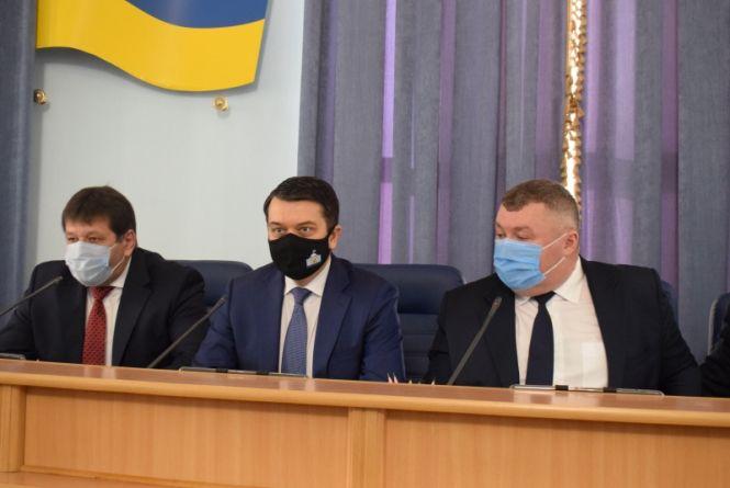 Новини Вінниці - фото з Навіщо до Вінниці приїхав спікер Верховної Ради Дмитро Разумков Навіщо до Вінниці приїхав спікер Верховної Ради Дмитро Разумков, фото №2 на сайті 20minut.ua