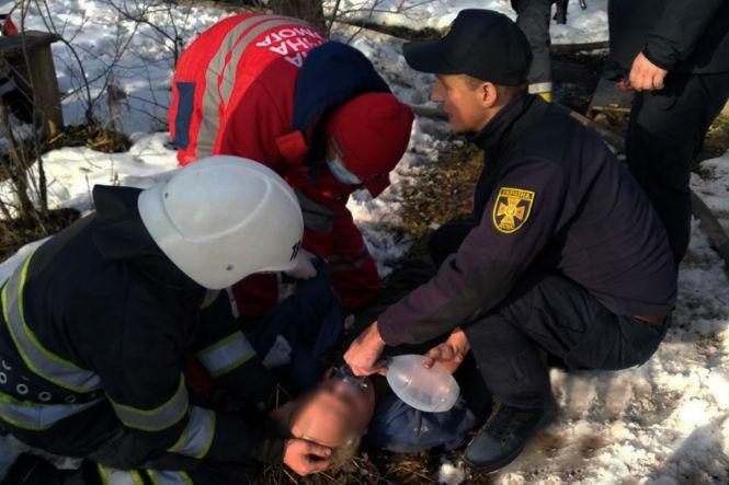 Новини Хмельницького - фото з Рятувальники повернули до життя чоловіка, який ледь не згорів в своєму будинку (ВІДЕО) Рятувальники повернули до життя чоловіка, який ледь не згорів в своєму будинку (ВІДЕО), фото №1 на сайті vsim.ua