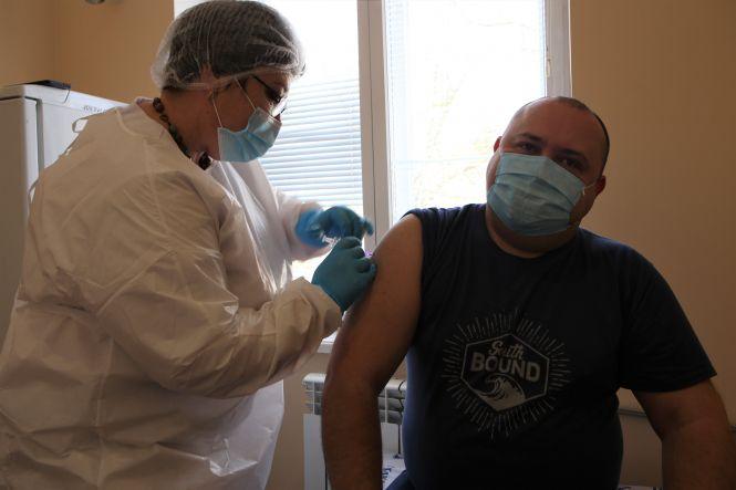 Новини Вінниці - фото з «Прийшли, аби вберегти близьких»: як вінницькі медики вакцинуються від коронавірусу «Прийшли, аби вберегти близьких»: як вінницькі медики вакцинуються від коронавірусу, фото №7 на сайті 20minut.ua
