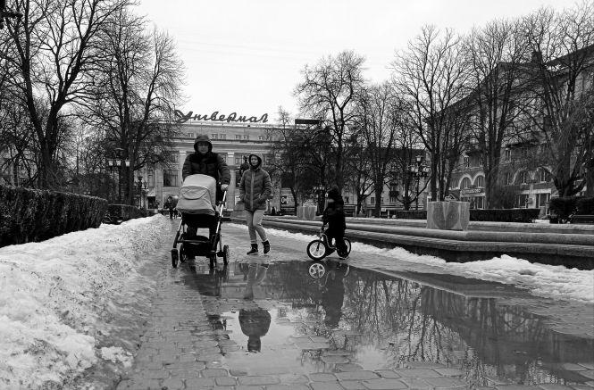 Новини Тернополя - фото з Тернопіль проводжає зиму: репортаж "20 хвилин" у чорно-білих тонах (ФОТО) Тернопіль проводжає зиму: репортаж "20 хвилин" у чорно-білих тонах (ФОТО), фото №11 на сайті 20minut.ua