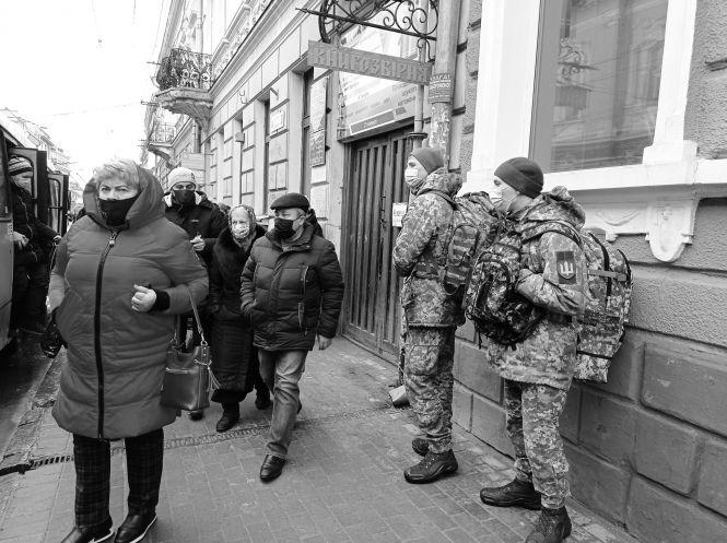 Новини Тернополя - фото з Тернопіль проводжає зиму: репортаж "20 хвилин" у чорно-білих тонах (ФОТО) Тернопіль проводжає зиму: репортаж "20 хвилин" у чорно-білих тонах (ФОТО), фото №13 на сайті 20minut.ua