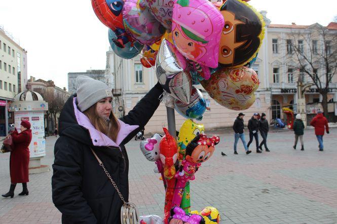 В очікуванні тепла: фоторепортаж з останнього зимового дня у Вінниці, фото №3 на сайті 20minut.ua